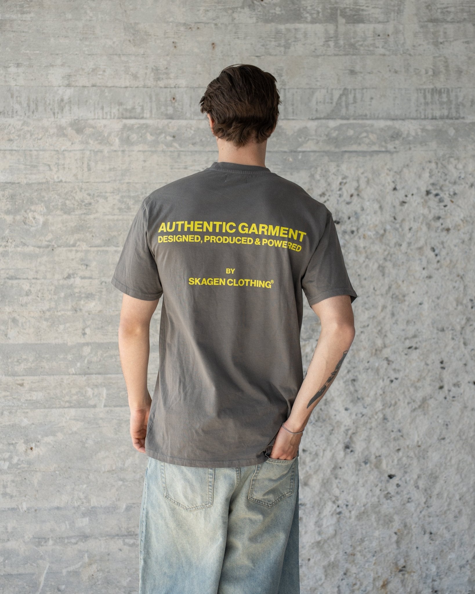 AUTHENTIC GARMENT T-Shirt Washed Grey/Yellow | Skagen - clothing.dk